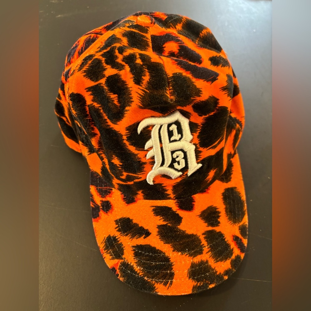 R13 orange leopard cap
